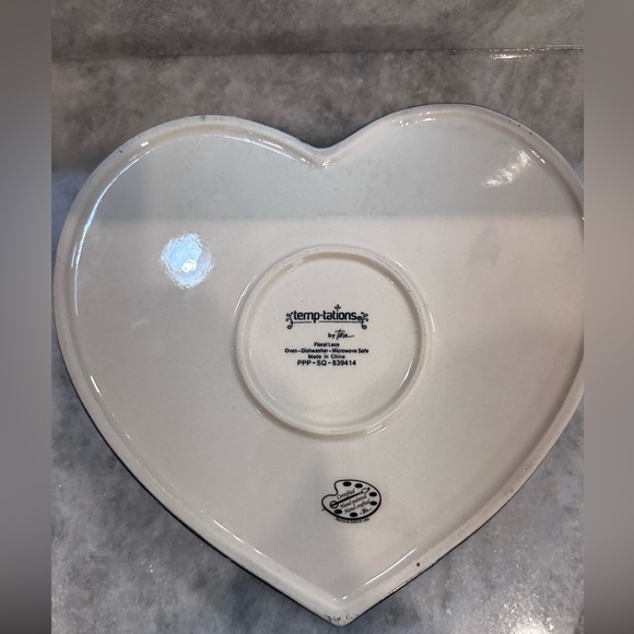 Temptations by Tara Floral Lace Set of 3 Heart Shaped Plates - Varies sizes - Picture 6 of 16